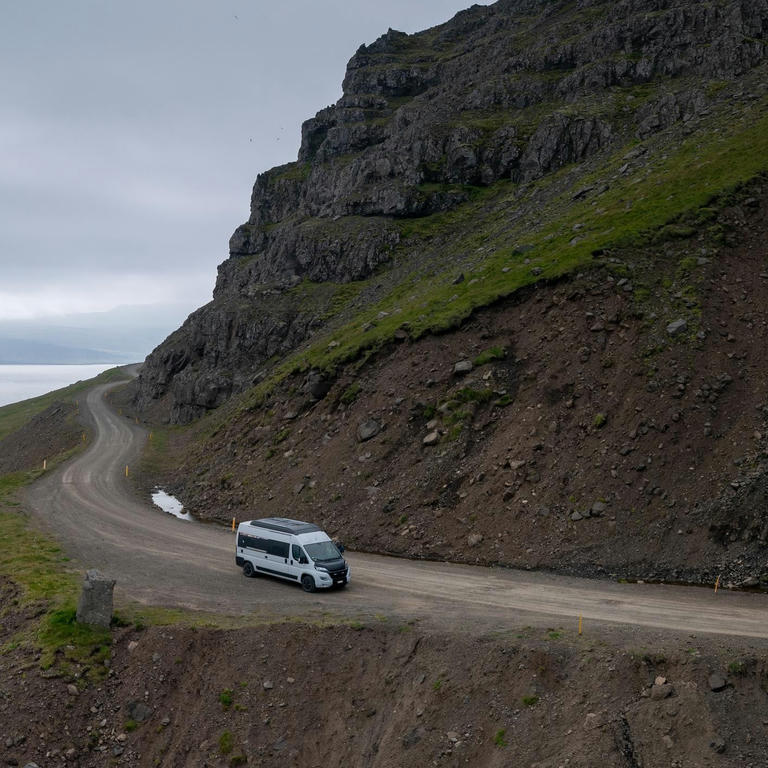 What you need to know about an ICELAND road-trip  🚐